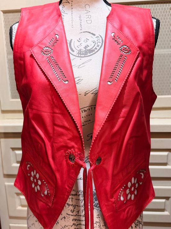Double D Ranch Jackets & Blazers - NWT Double D Ranch Leather Western Vest Laser Cut Out Flower Fringe